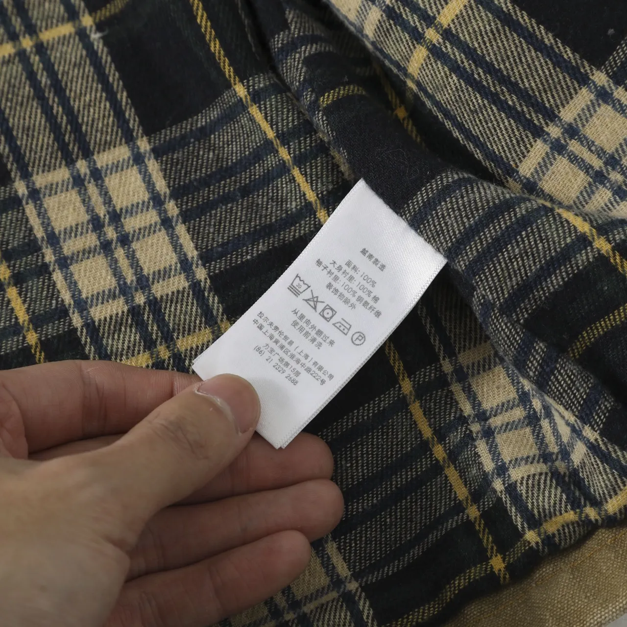 P490 #R12 Ralph Lauren Ralph Lauren Barn style heavy-duty washed distressed vintage jacket, same style for men and women POLO Ralph Lauren 25th Spring New Casual splicing versatile jacket WMPOOTWN top is light and soft to wear, which is also the Barn style that is very popular recently. The version is very correct, comfortable to wear and has a sense of style at the same time. The splicing details are also very delicate. The 100% pure cotton has just the right hardness and is not that stiff!! It is a very outstanding piece, and the texture and fit can be seen immediately on the upper body. This collection is fantastic, both in design and fabric.  Retro and Timeless Color: Khaki Size: M-XXL M: Bust 120 Length 72 Sleeve Length 62 Shoulder Width 49 L: Bust 124 Length 74 Sleeve Length 63 Shoulder Width 50
